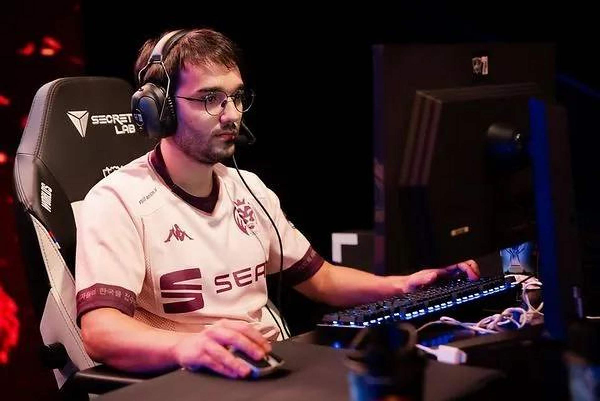 开云体育入口-FPX横扫NS，Xiaohu团战一打五宿敌对决入围赛，锁定晋级资格