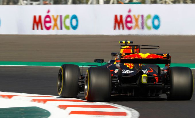 开云体育app-红牛车队鏖战雷诺车队，诺里斯点燃赛场